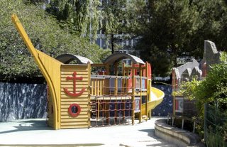 Children's playground, Jardin Atlantique, Paris
